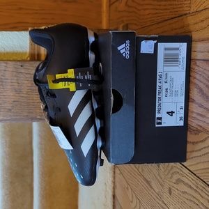 Adidas Predator youth size 4 soccer cleats